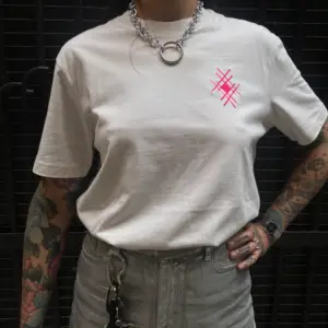 PINK CROWN TEE x Carolina LoveInk
